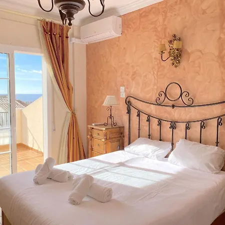 Mit Privatpool Fuer 10 Personen Ca 240 Qm In Nerja, Andalusien Costa Del Sol 度假居